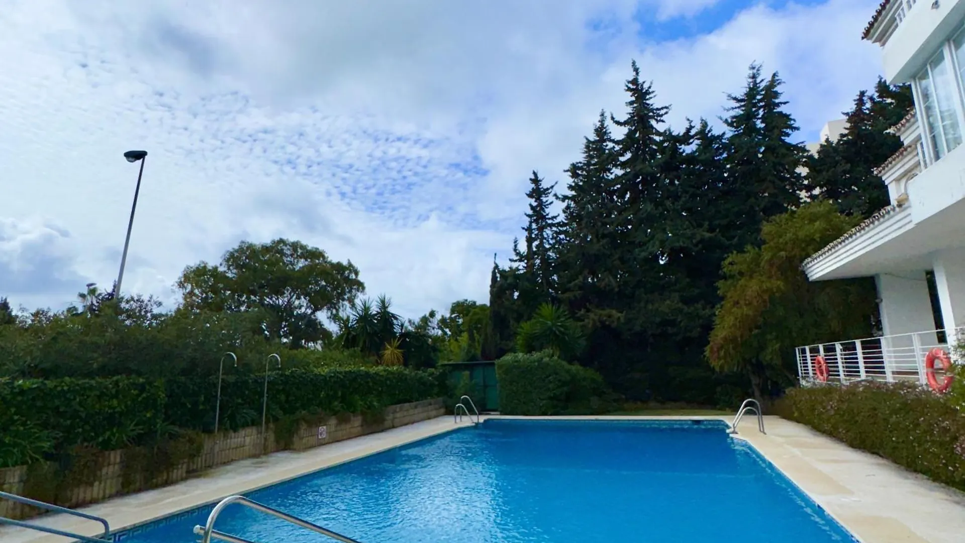 Apartamento En Puerto Banus Jardines Tropicales1 マルベーリャ アパート
